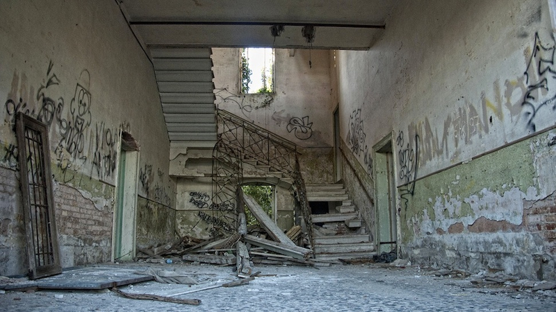 Illustration for article titled The Creepy World of Abandoned Asylums